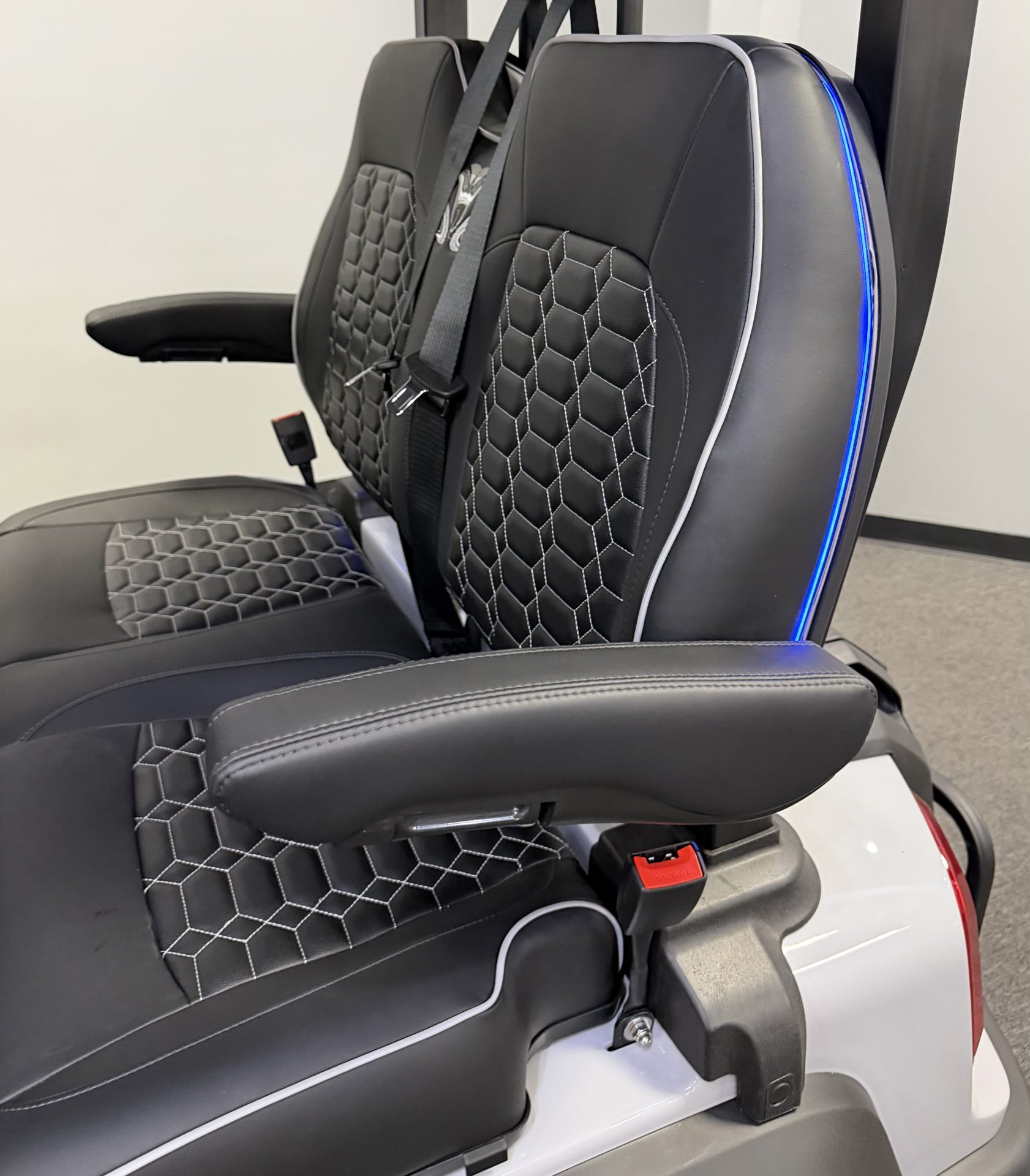 
								2026 Venom EV Stealth 4L full									
