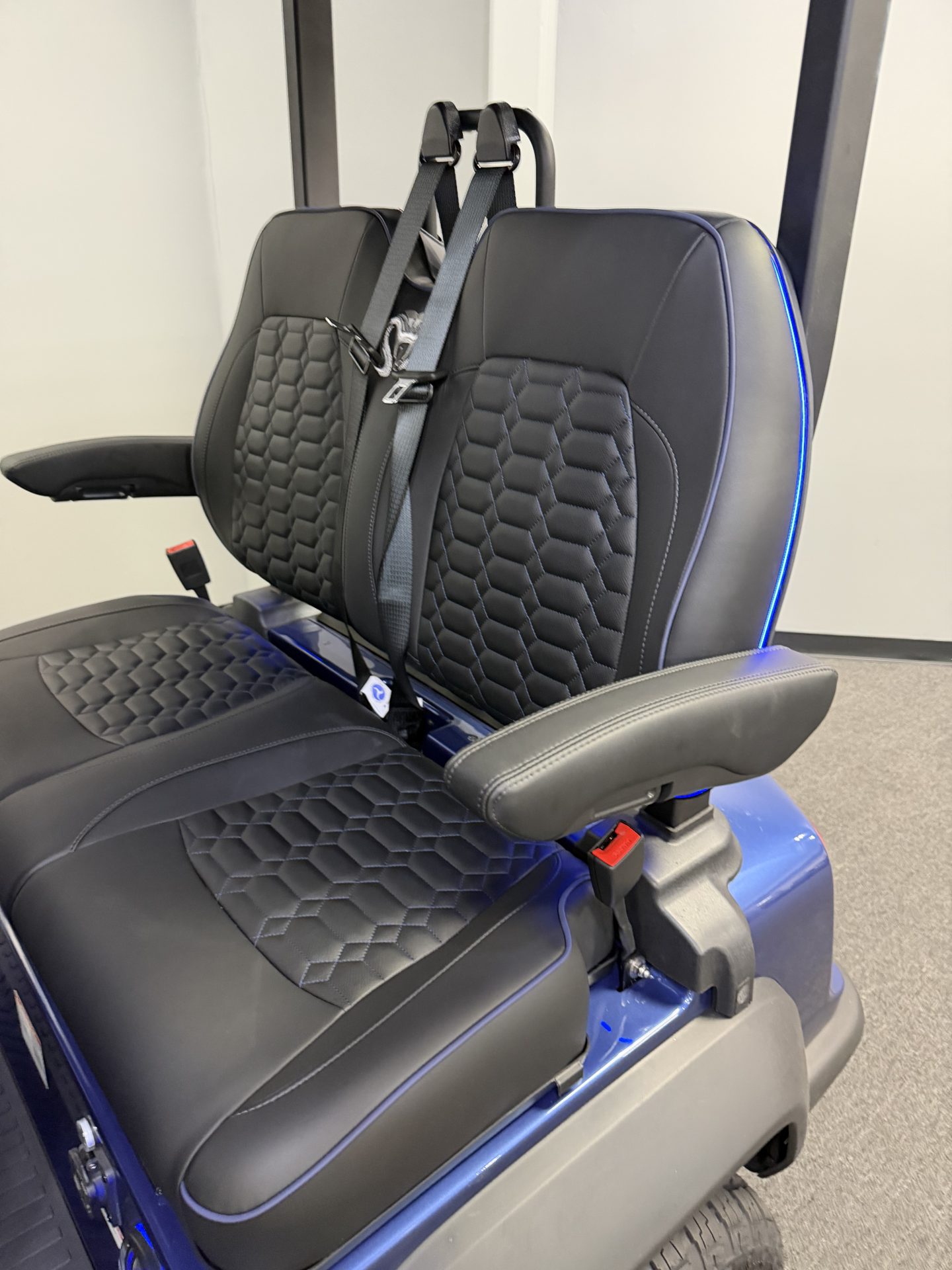 
								2026 Venom EV Stealth 4L full									