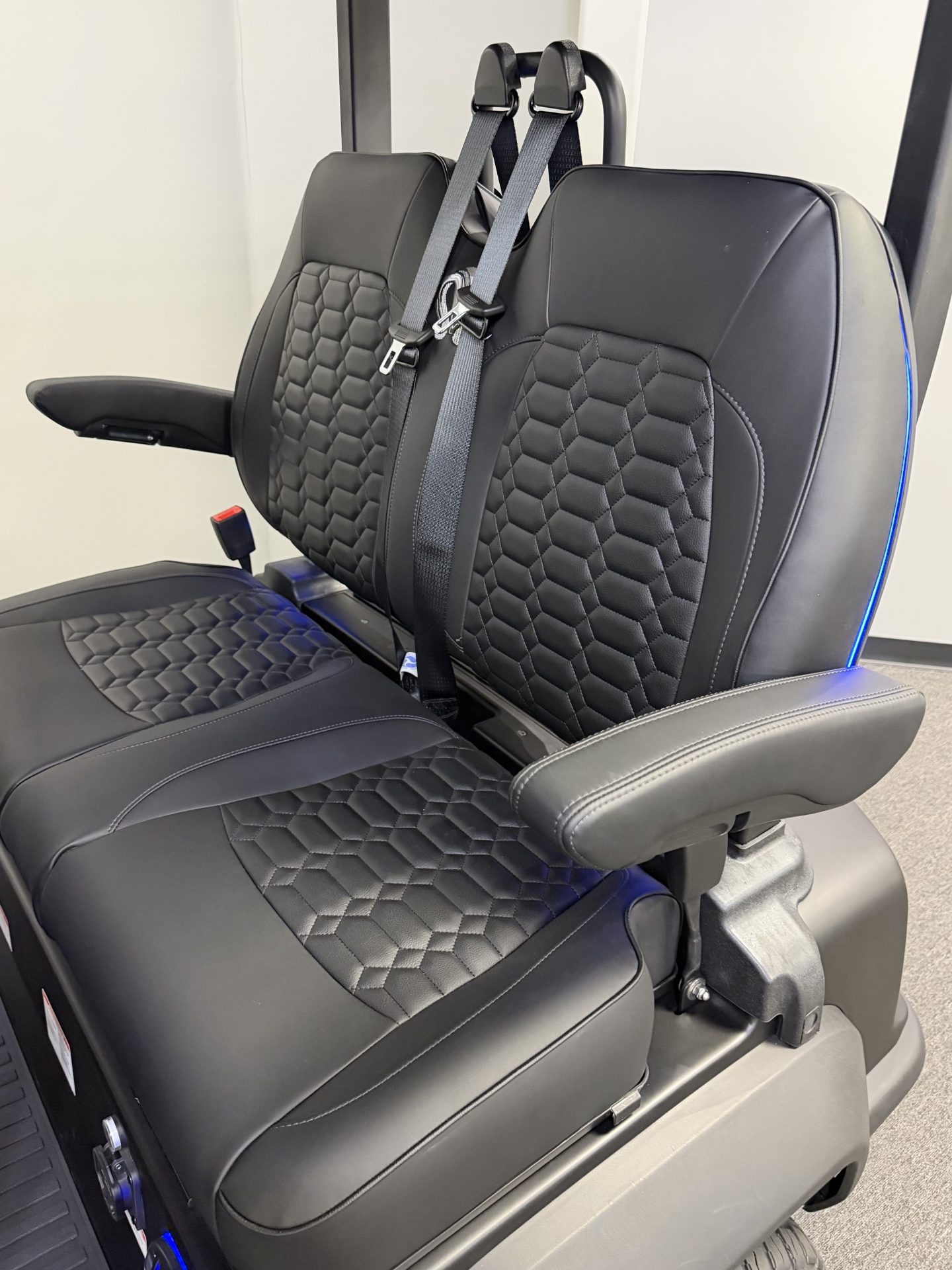 
								2026 Venom EV Stealth 4L full									