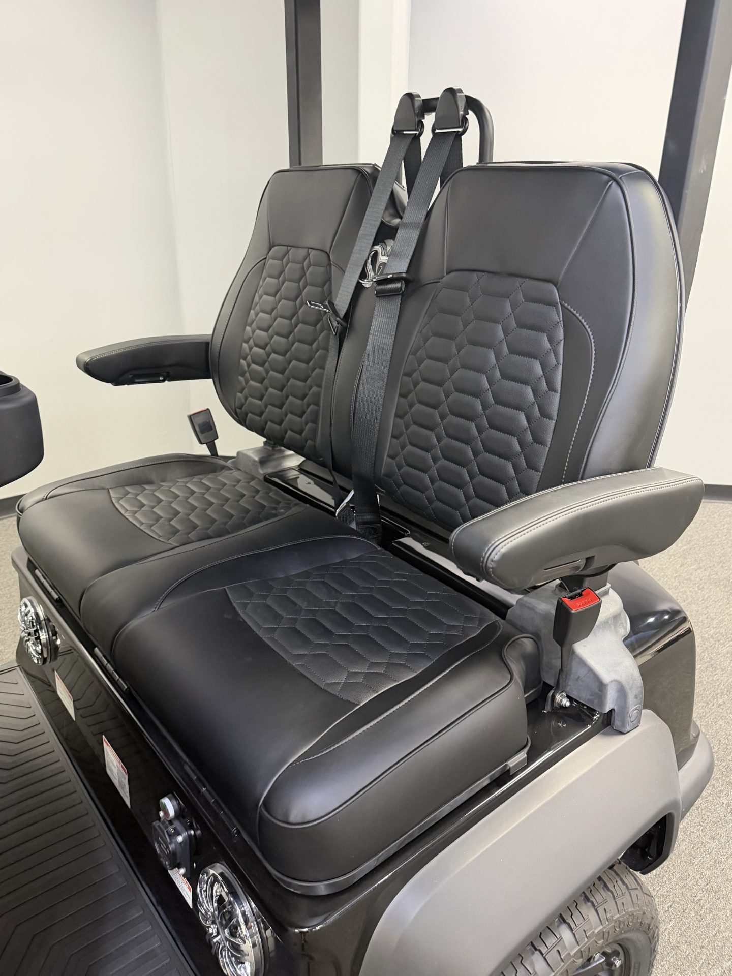 
								2026 Venom EV Stealth 4L full									