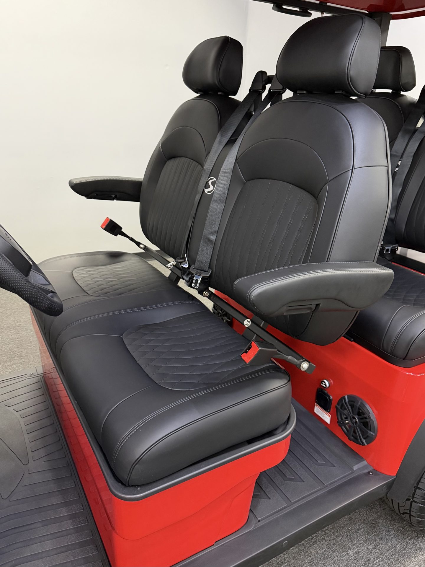 
								2027 Sivo Edge 4F full									