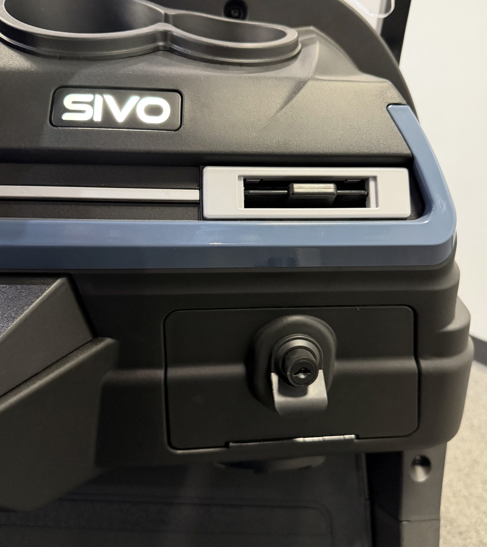 
								2027 Sivo Edge 4F full									