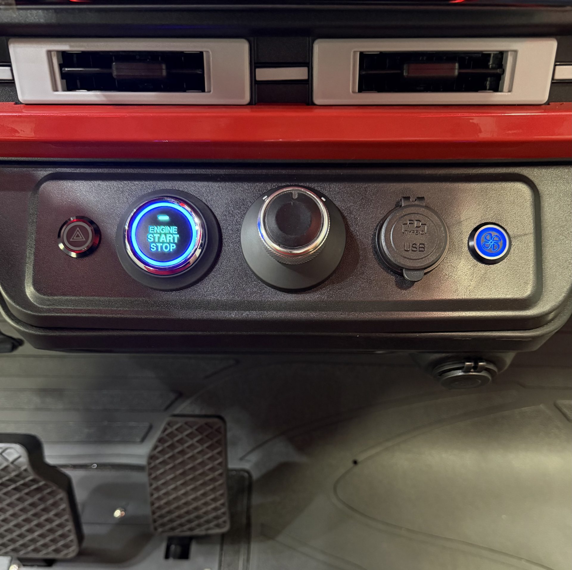 
								2027 Sivo Edge 4F full									