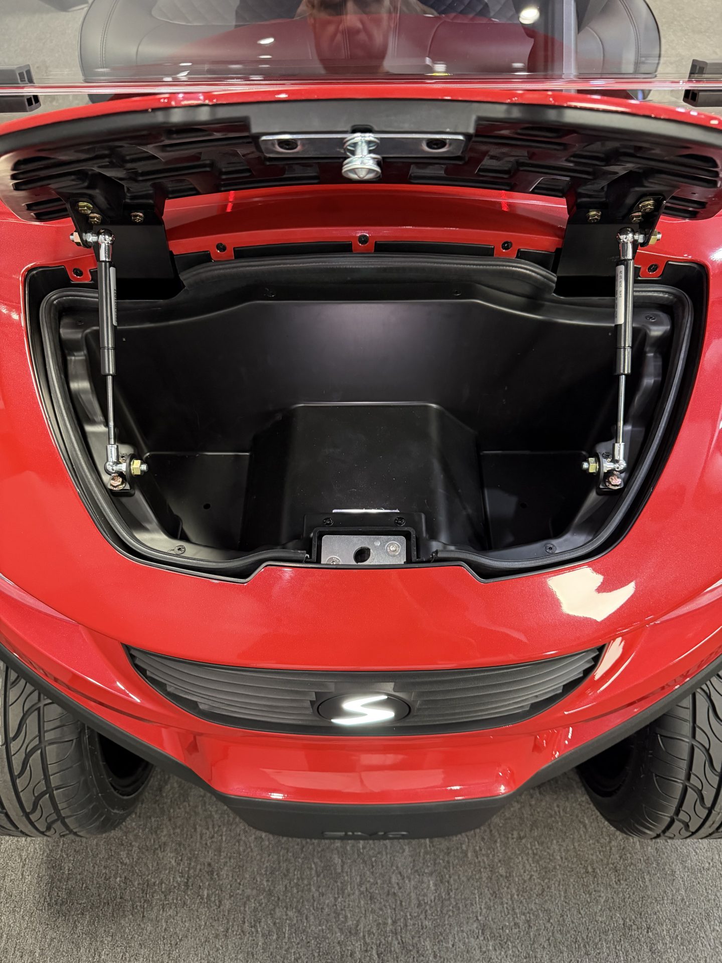 
								2027 Sivo Edge 4F full									