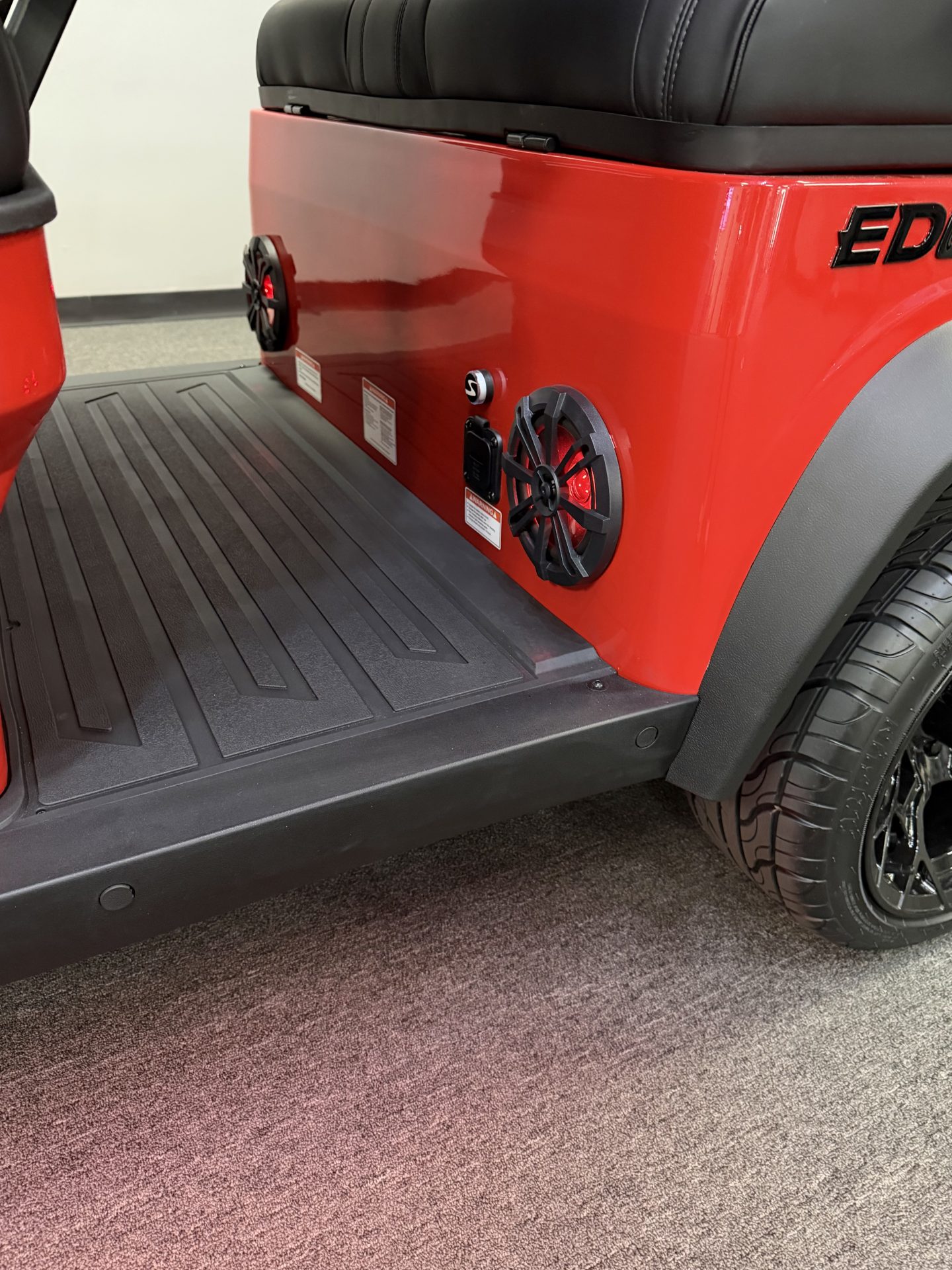 
								2027 Sivo Edge 4F full									