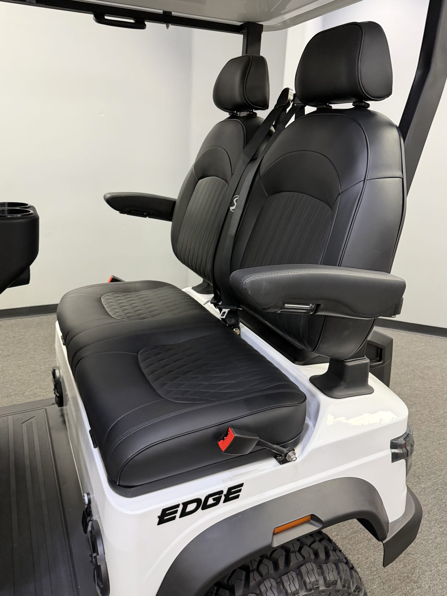 
								2027 Sivo Edge 4FL full									