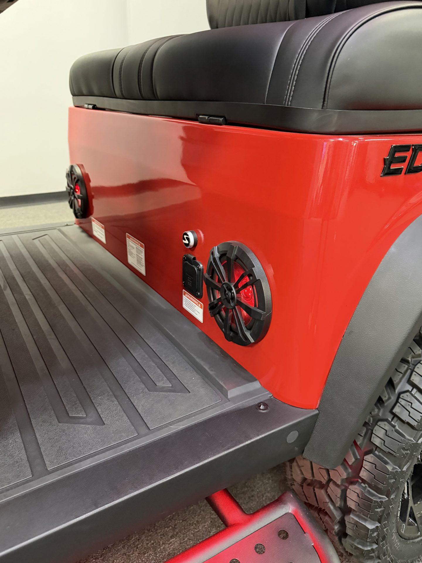 
								2027 Sivo Edge 4FL full									
